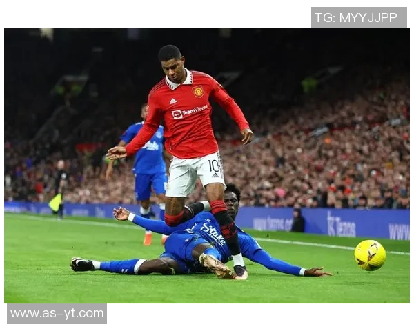 曼联轻取埃弗顿，拉什福德梅开二度助红魔取得胜利