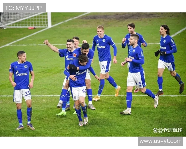 沙尔克04大胜柏林赫塔，积分榜升至前三位置震惊德甲联赛