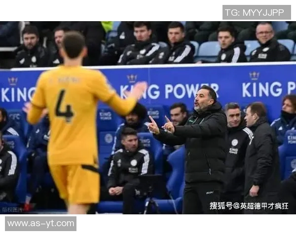 英超联赛将继续举行闭门比赛，球员和教练需全员合规测试